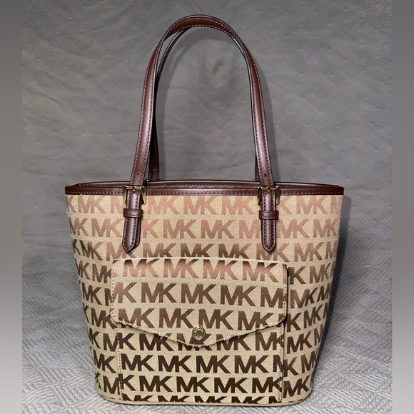 MICHAEL KORS JET SET ITEM SIGNATURE JACQUARD MED SNAP POCKET TOTE BAG✨ - Picture 3 of 10